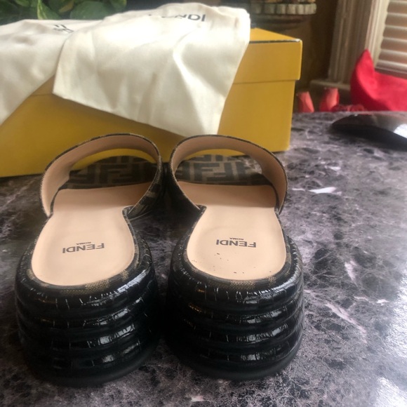 FENDI SANDALS - Picture 7 of 9